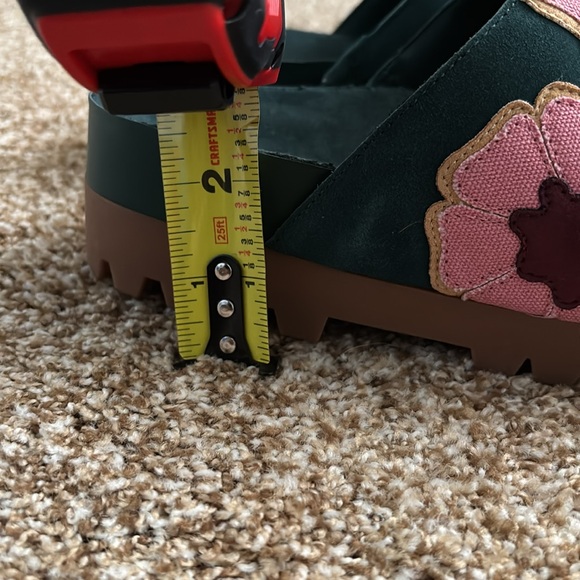 Chelsea & Violet || NIB Patchwork Green Floral Platform Clogs Size 7 - Picture 10 of 11